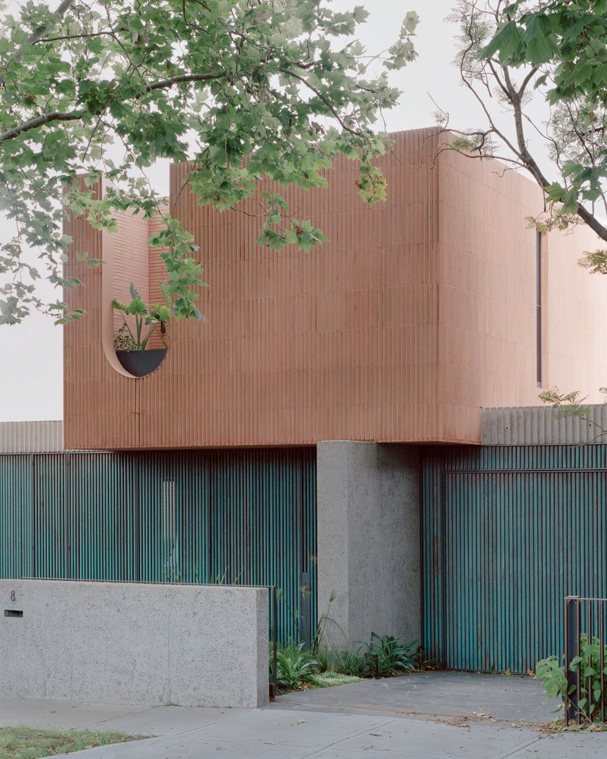 Glen Iris House por Pandolfini Architects. Fotografía por Rory Gardiner.