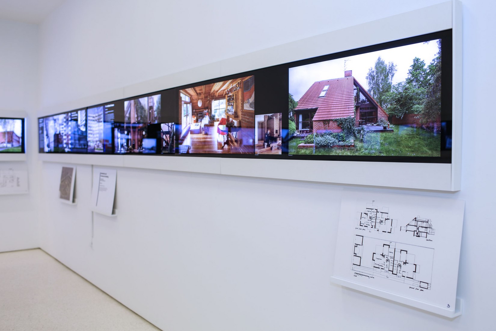 Room image. Patchwork: The Architecture of Jadwiga Grabowska-Hawrylak. Photograph by Shulamit Seidler-Feller.