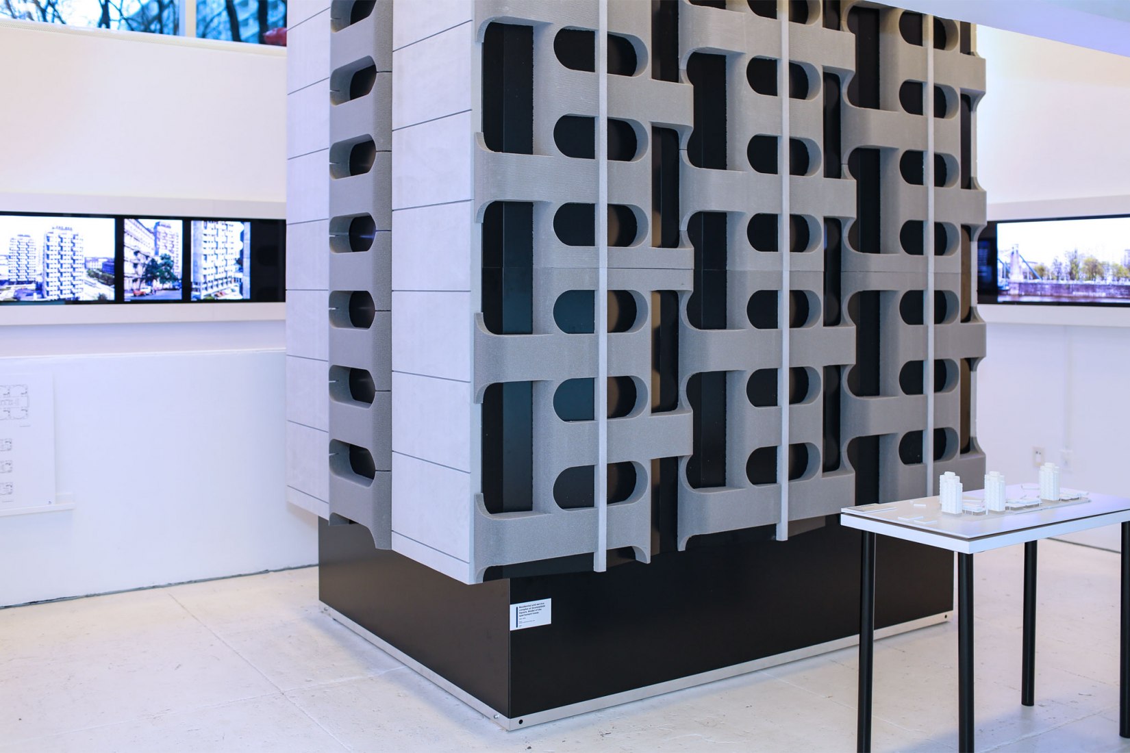 Room image. Patchwork: The Architecture of Jadwiga Grabowska-Hawrylak. Photograph by Shulamit Seidler-Feller.