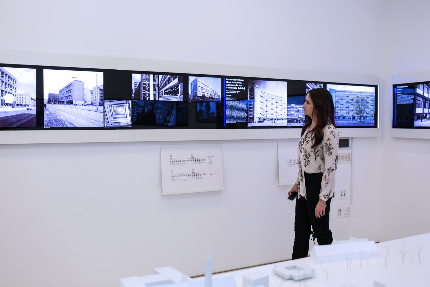 Room image. Patchwork: The Architecture of Jadwiga Grabowska-Hawrylak. Photograph by Shulamit Seidler-Feller.