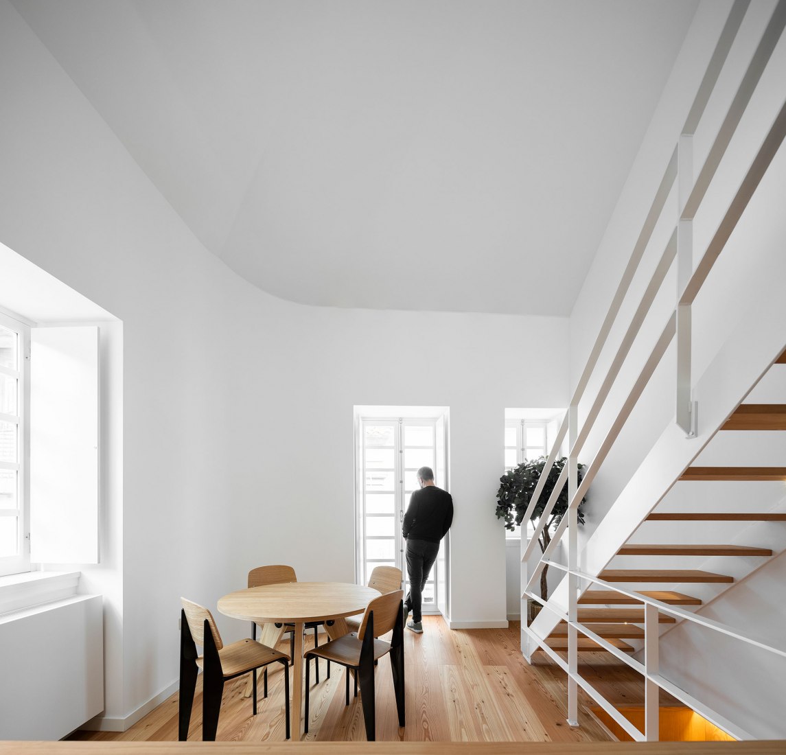 Casa dos Oleiros por Paulo Martins Arquitecto. Fotografía por Ivo Tavares Studio