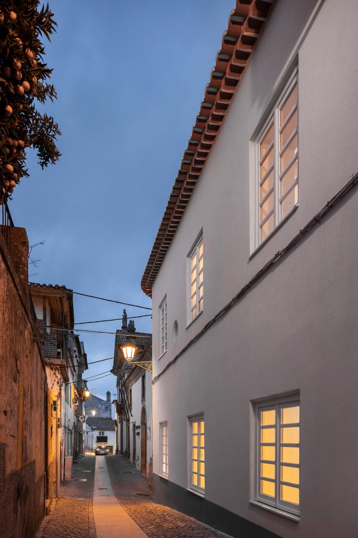 Casa dos Oleiros por Paulo Martins Arquitecto. Fotografía por Ivo Tavares Studio