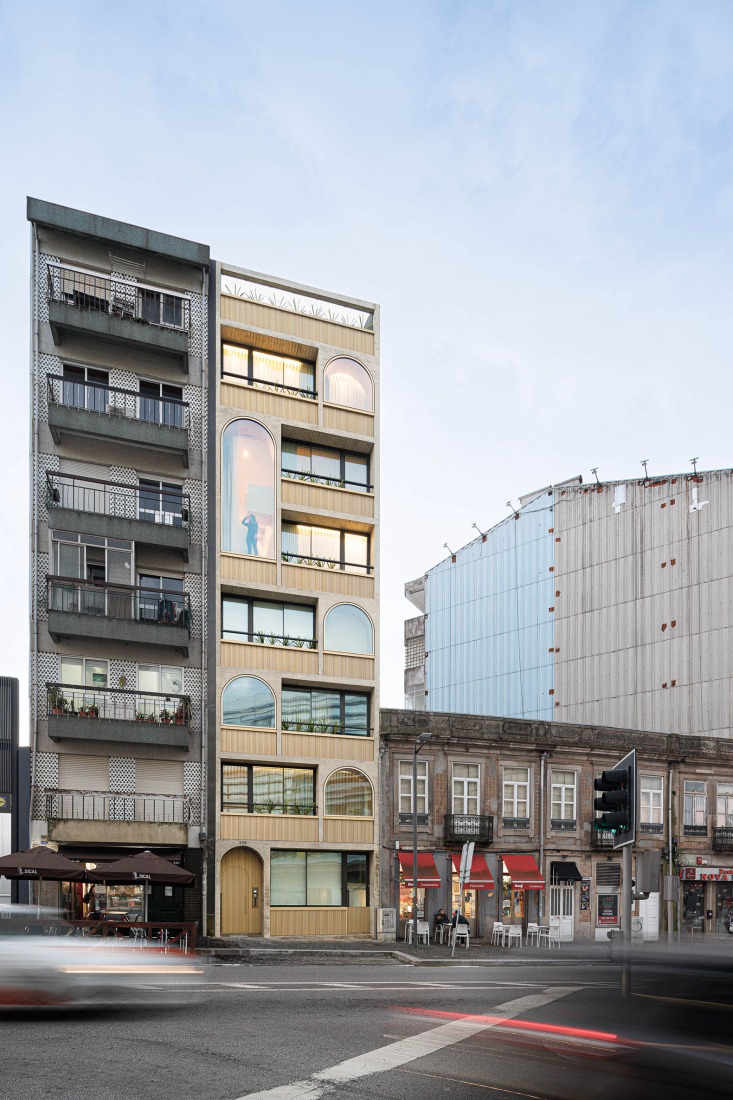 Boavista 339 by PAULO MERLINI architects. Photograph by Ivo Tavares Studio.