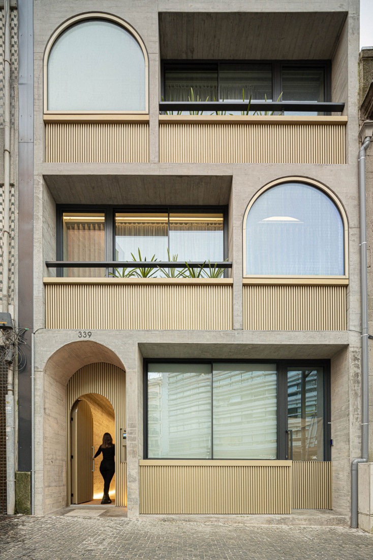 Boavista 339 by PAULO MERLINI architects. Photograph by Ivo Tavares Studio.