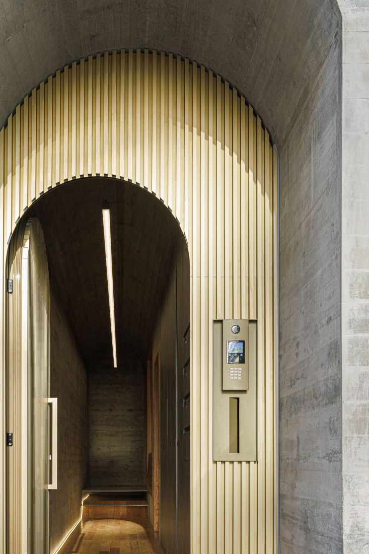 Boavista 339 by PAULO MERLINI architects. Photograph by Ivo Tavares Studio.