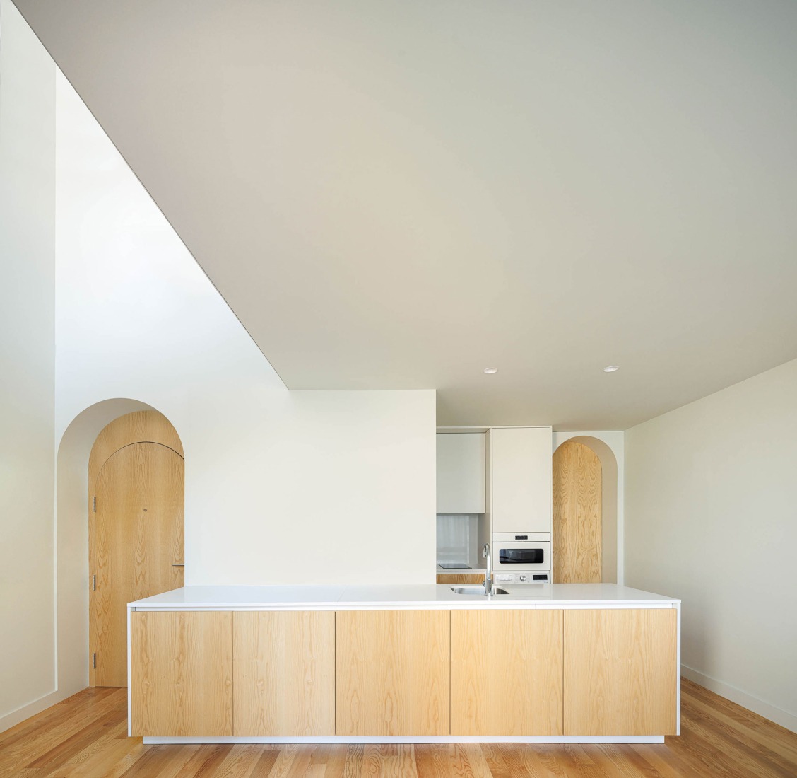Boavista 339 by PAULO MERLINI architects. Photograph by Ivo Tavares Studio.