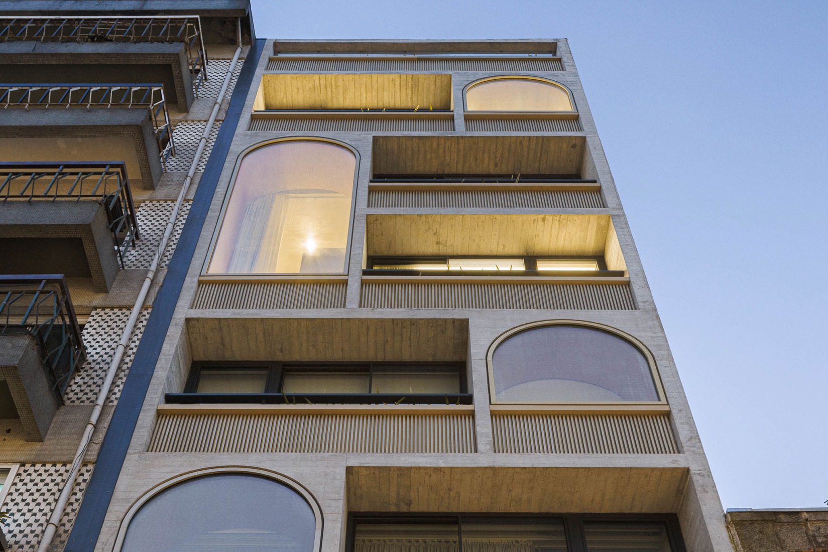 Boavista 339 by PAULO MERLINI architects. Photograph by Ivo Tavares Studio.