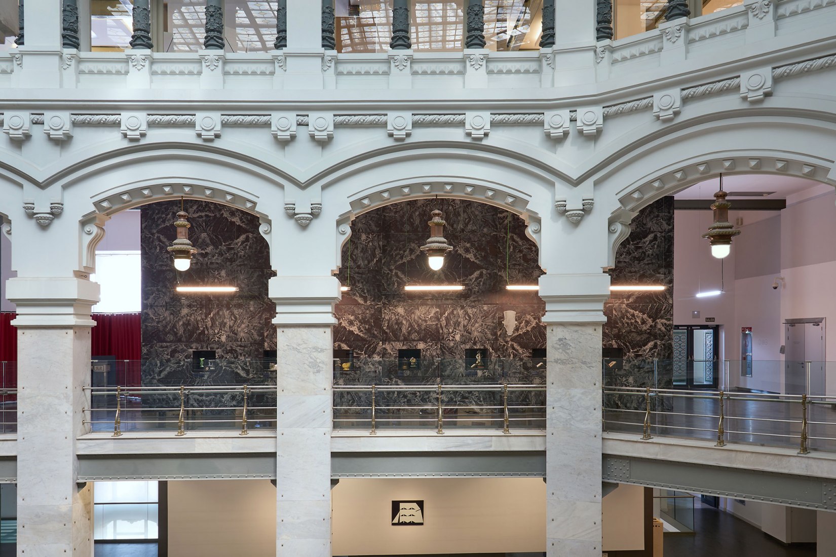 «Elogio de lo cursi» por Pedro Pitarch. Fotografía por espacio.photo.
