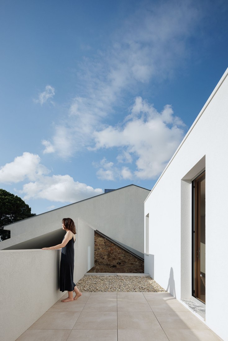 Forte House by pema studio. Photograph by Ivo Tavares.