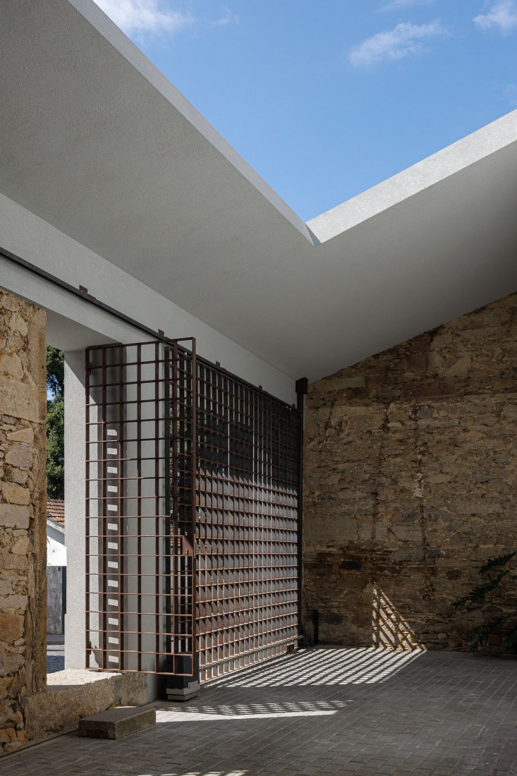 Forte House by pema studio. Photograph by Ivo Tavares.