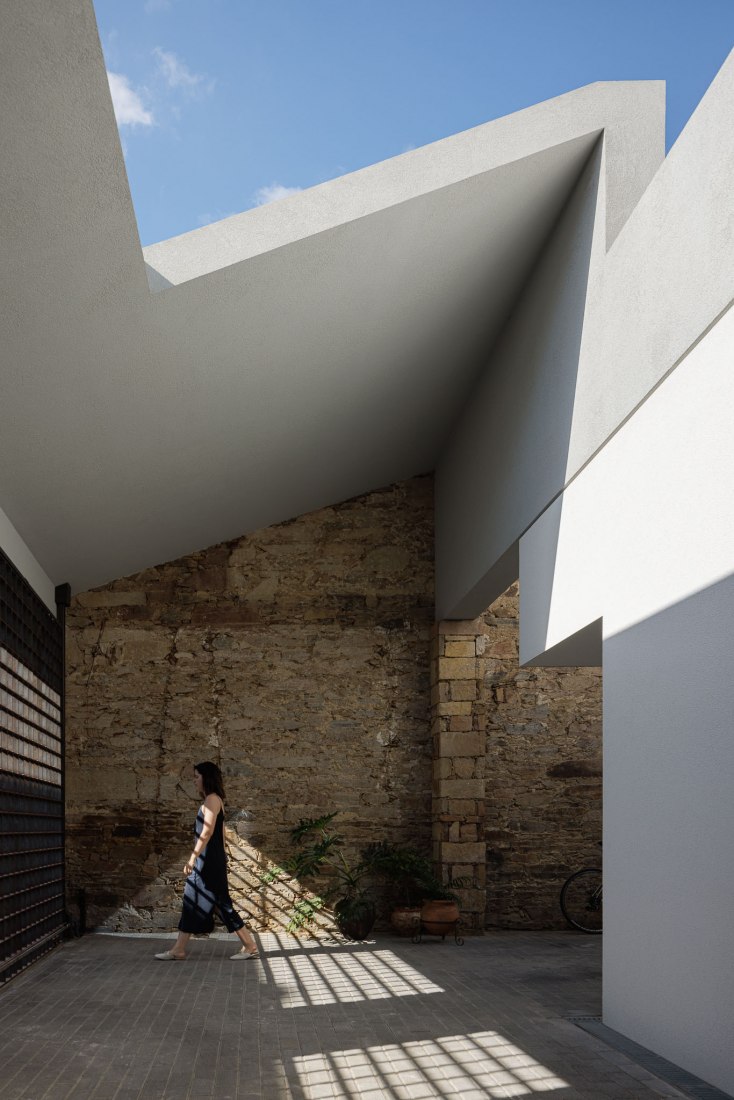 Forte House by pema studio. Photograph by Ivo Tavares.
