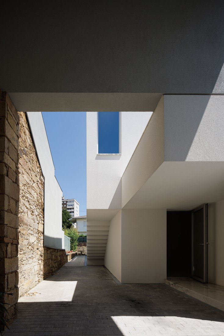 Forte House by pema studio. Photograph by Ivo Tavares.