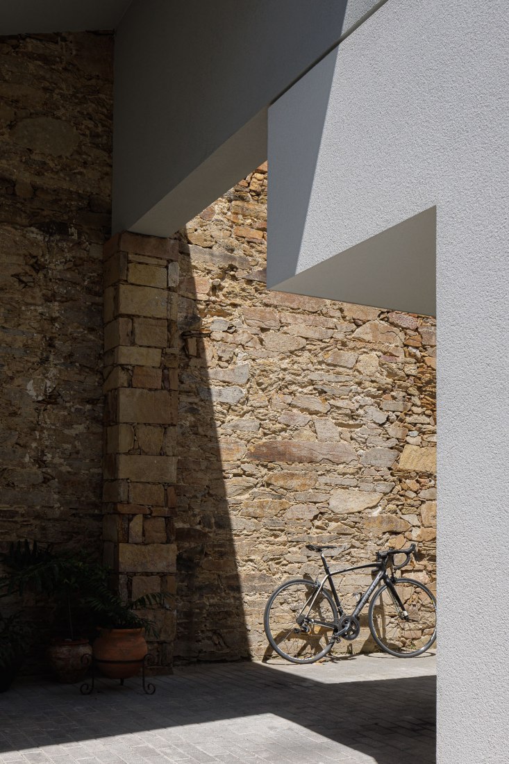 Forte House by pema studio. Photograph by Ivo Tavares.