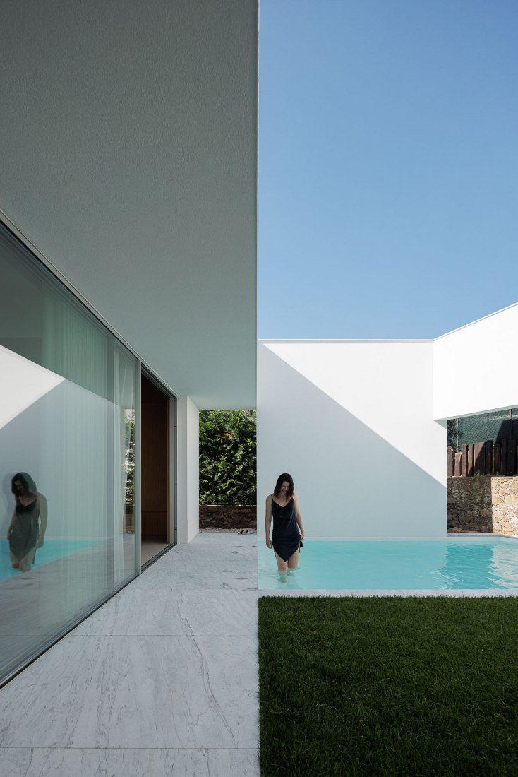 Forte House by pema studio. Photograph by Ivo Tavares.