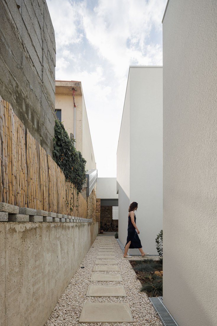 Forte House by pema studio. Photograph by Ivo Tavares.