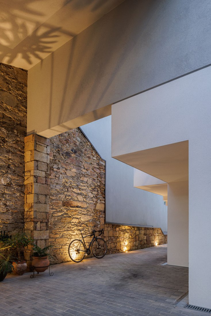 Forte House by pema studio. Photograph by Ivo Tavares.