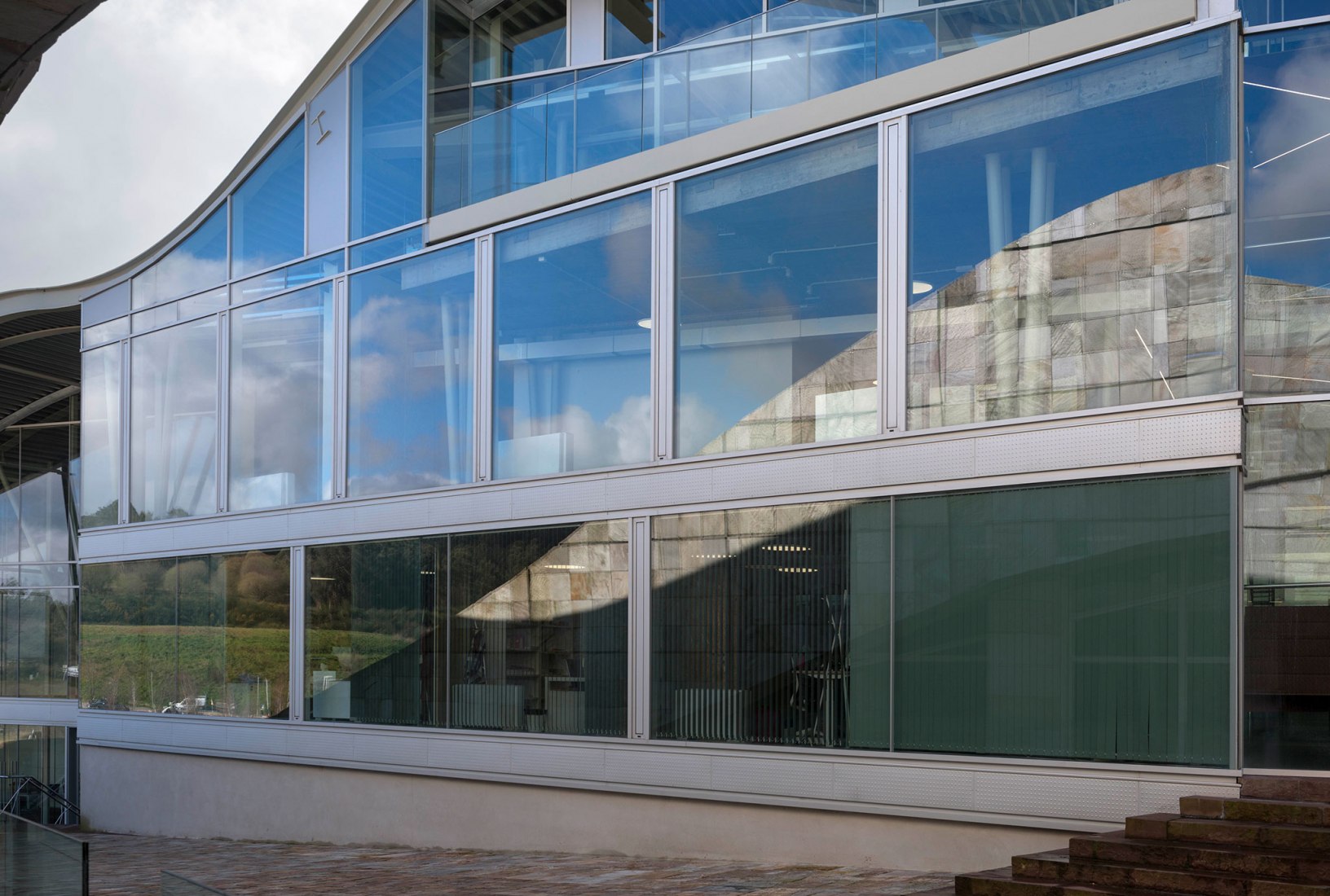 Edificio Fontán por Andrés Perea, Elena Suárez, Rafael Torrelo. Fotografía por Ana Amado.