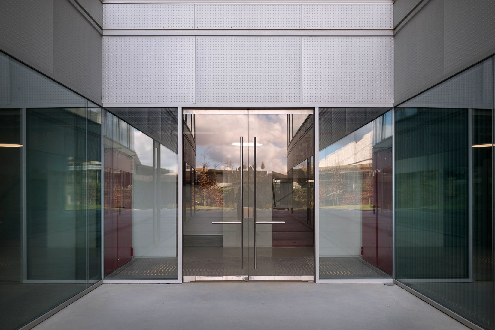 Edificio Fontán por Andrés Perea, Elena Suárez, Rafael Torrelo. Fotografía por Ana Amado.