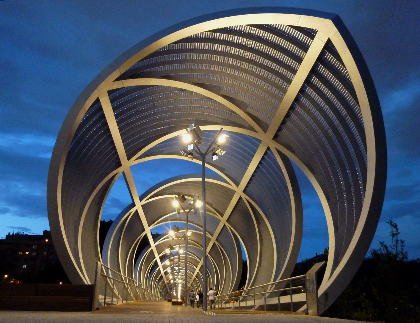 Puente Arganzuela en Madrid Río por Dominique Perrault, Madrid, España. Fotografía © Luis García. 