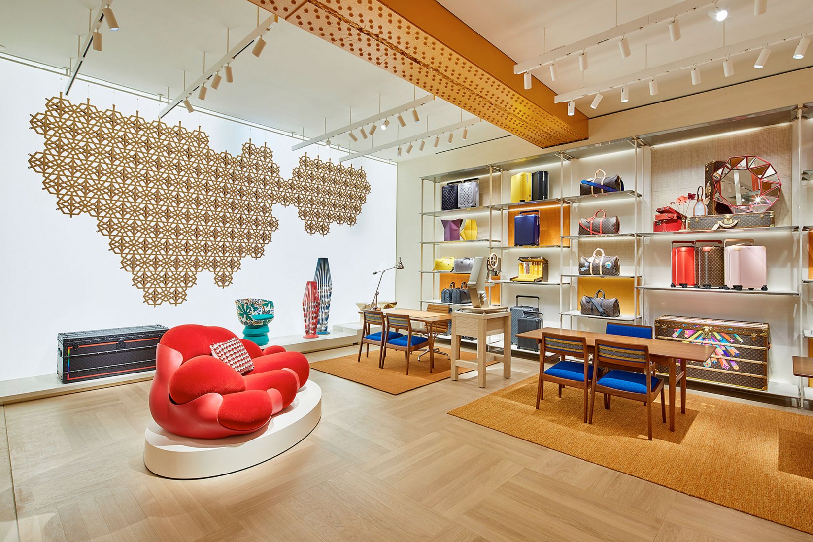 &#39;The Spectacle Store&#39;. Louis Vuitton&#39;s Peter Marino-renovated London flagship | The Strength of ...