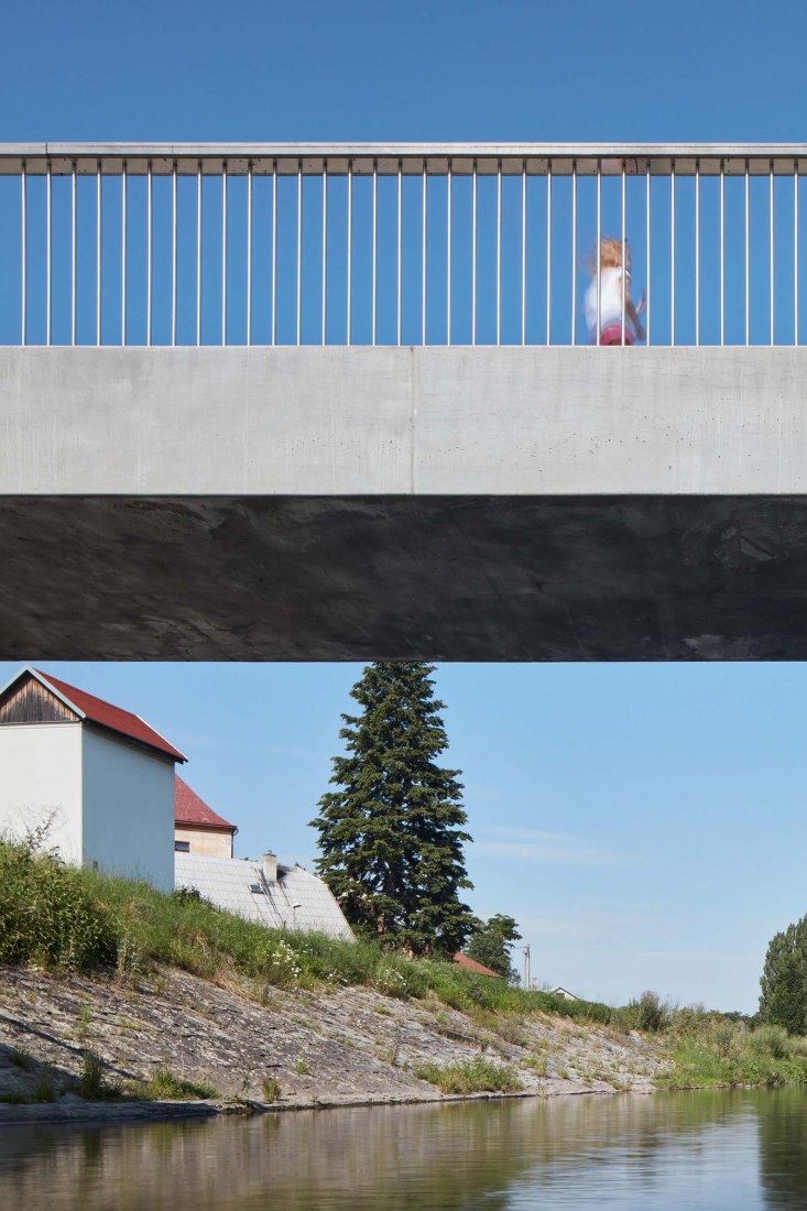 Footbridge in Příbor by Petr Tej, Marek Blank y Jan Mourek. Photograph by BoysPlayNice