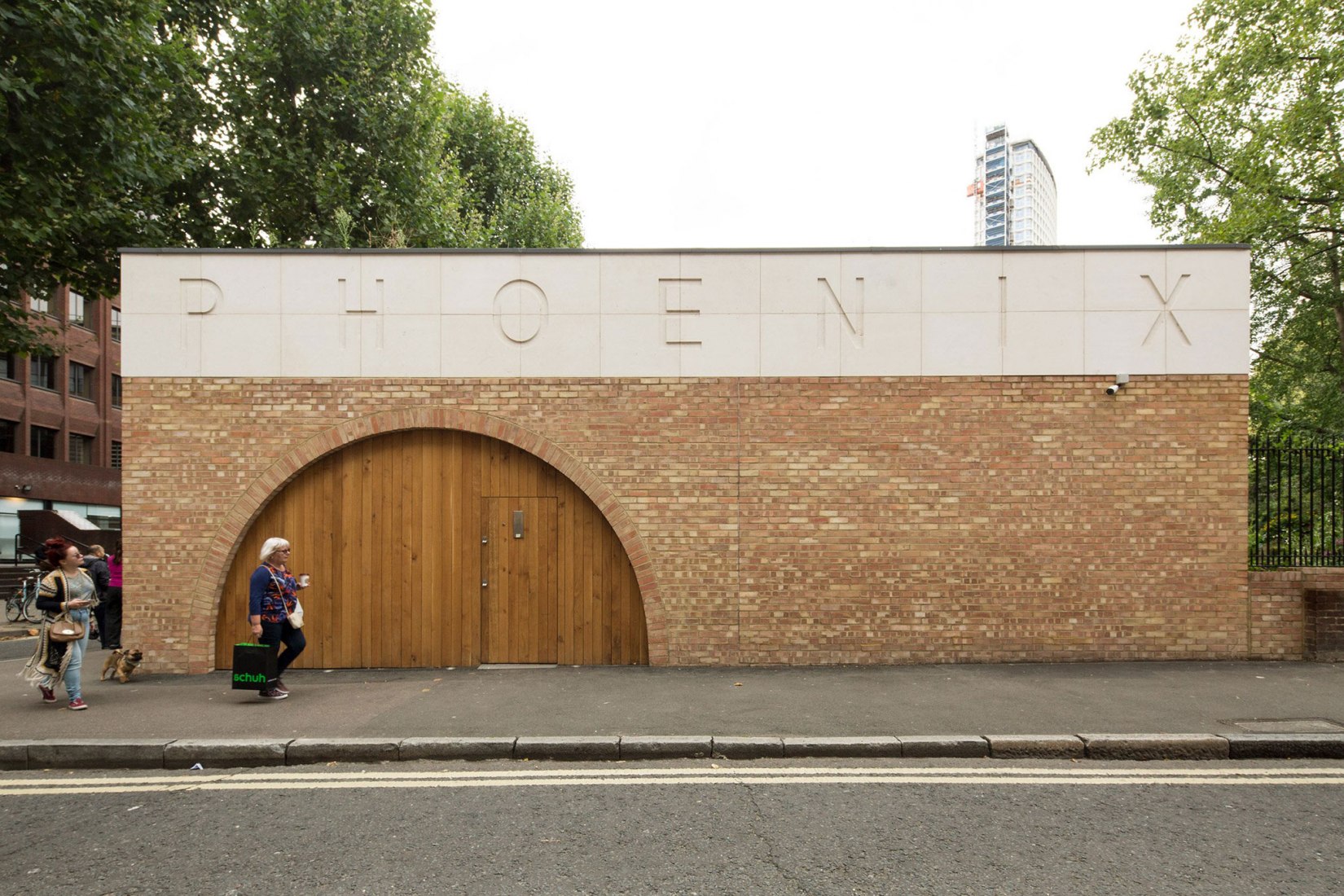 Edificio Comunitario de Phoenix Garden por Office Sian Architecture + Design. Fotografía © Richard Chivers