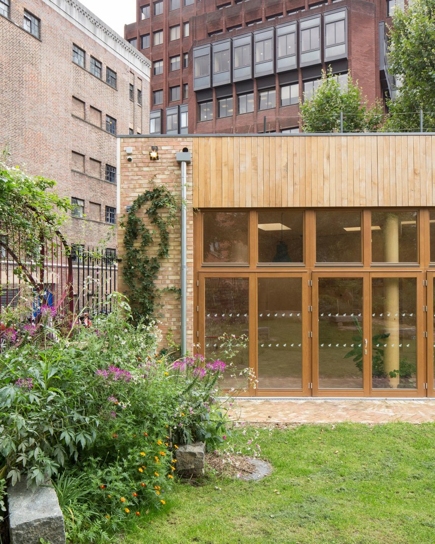 Edificio Comunitario de Phoenix Garden por Office Sian Architecture + Design. Fotografía © Richard Chivers
