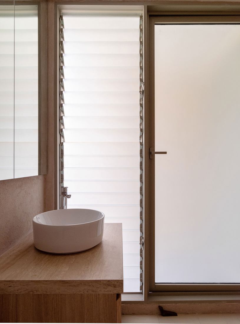 House R3 by Phtaa living design. Photograph by Kukkong Thirathomrongkiat.