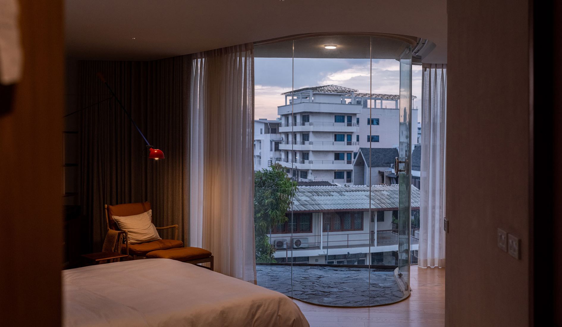 House R3 by Phtaa living design. Photograph by Kukkong Thirathomrongkiat.