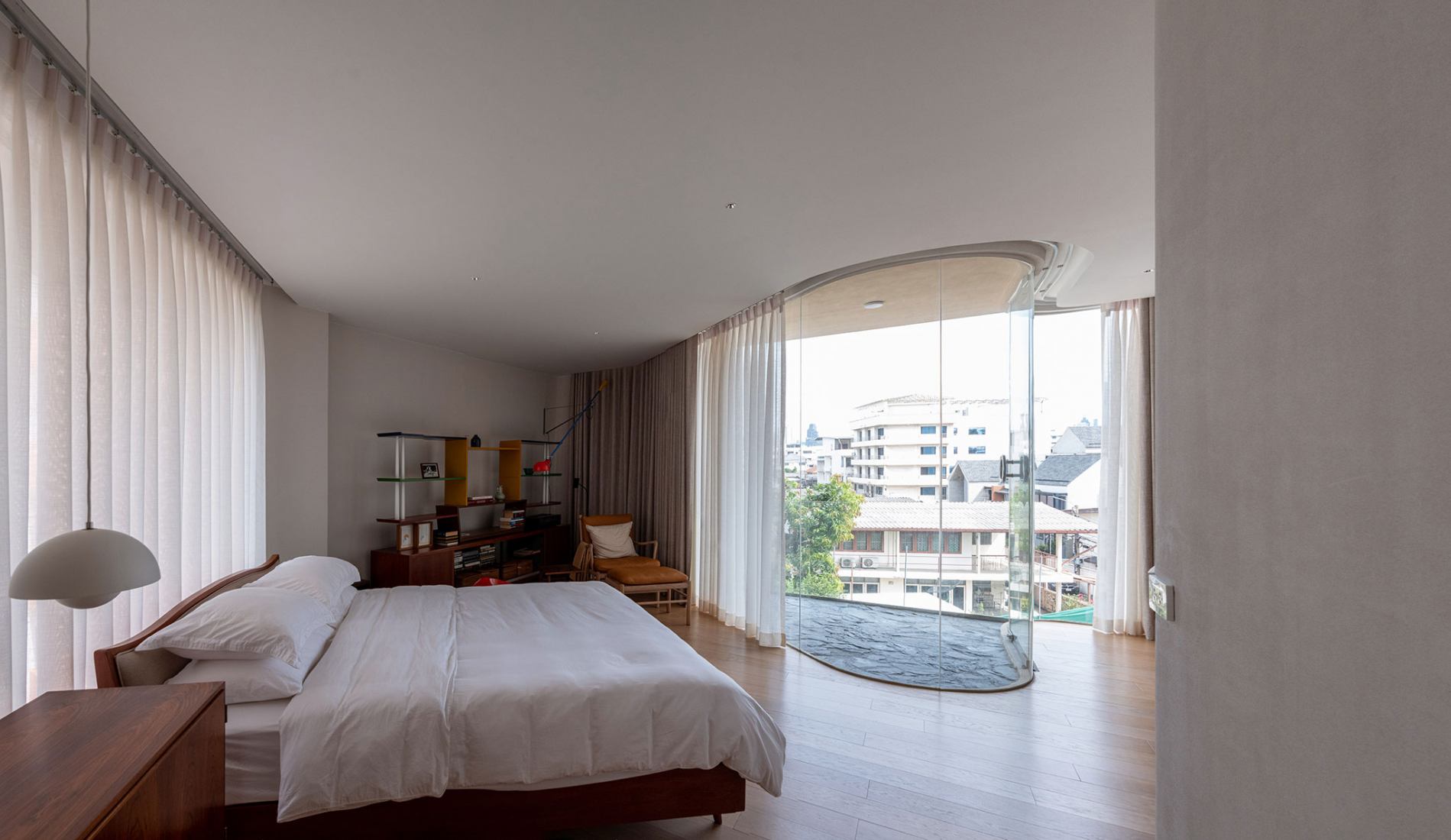 House R3 by Phtaa living design. Photograph by Kukkong Thirathomrongkiat.