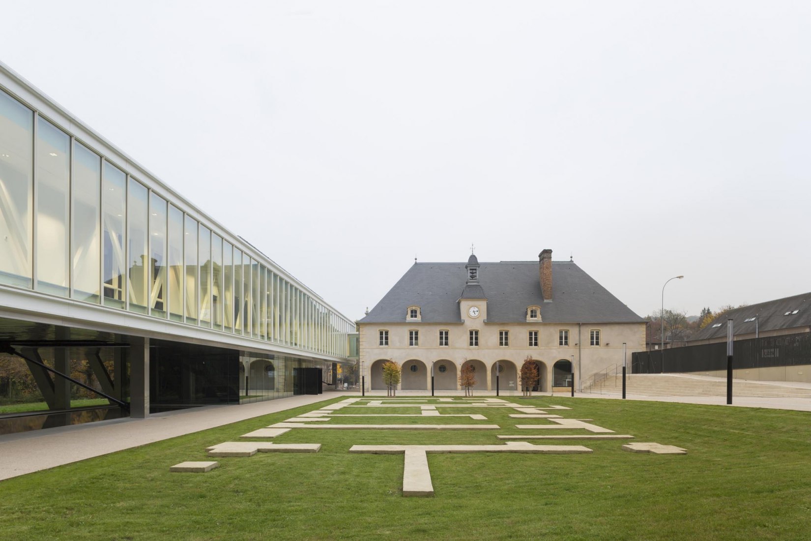 Transformación del castillo de Wendel en un centro cívico, Hayange, Moselle, arquitecto Pierre-Louis Faloci, 2014-2016. Fotografía por Daniel Osso