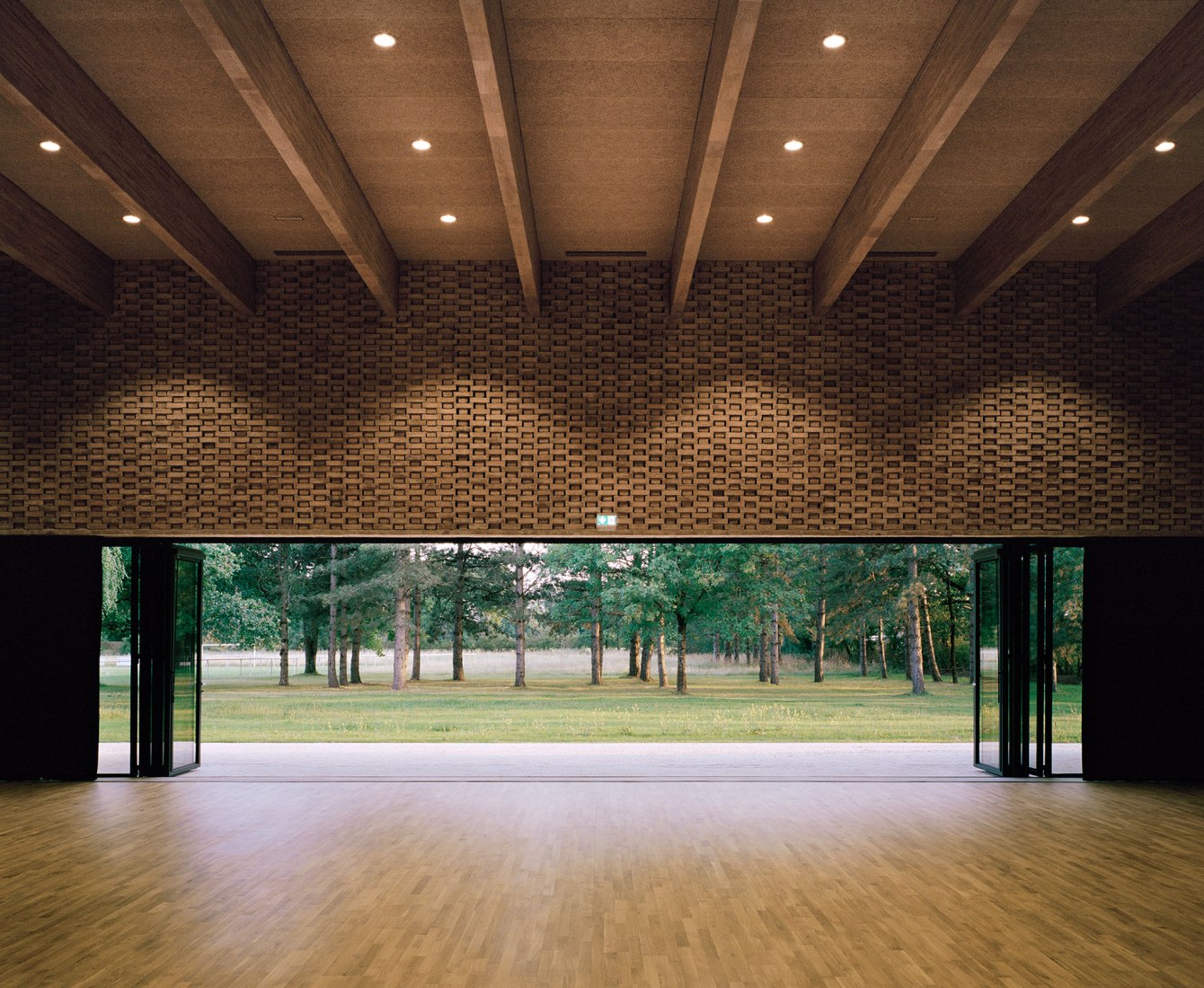 Pierres Blanches Cultural center by RAUM architects. Photograph by Audrey Cerdan.