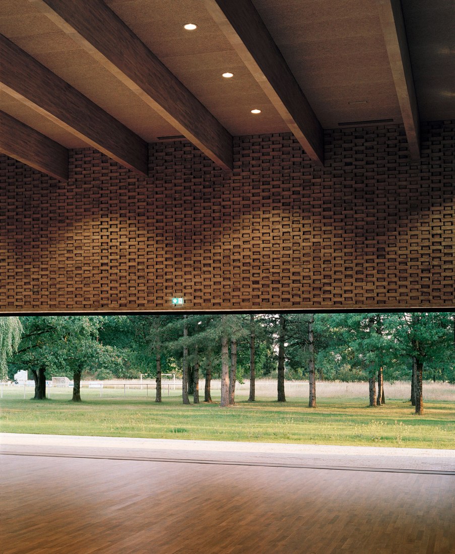 Pierres Blanches Cultural center by RAUM architects. Photograph by Audrey Cerdan.