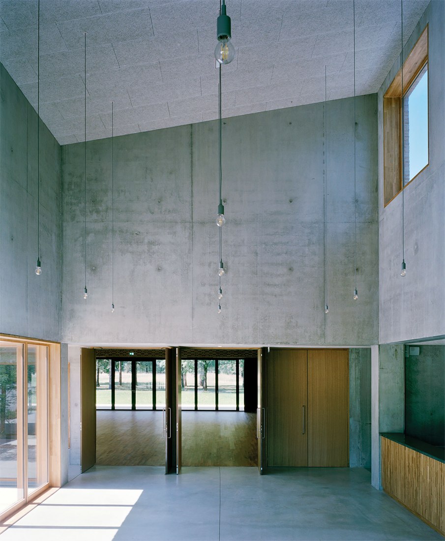 Pierres Blanches Cultural center by RAUM architects. Photograph by Audrey Cerdan.