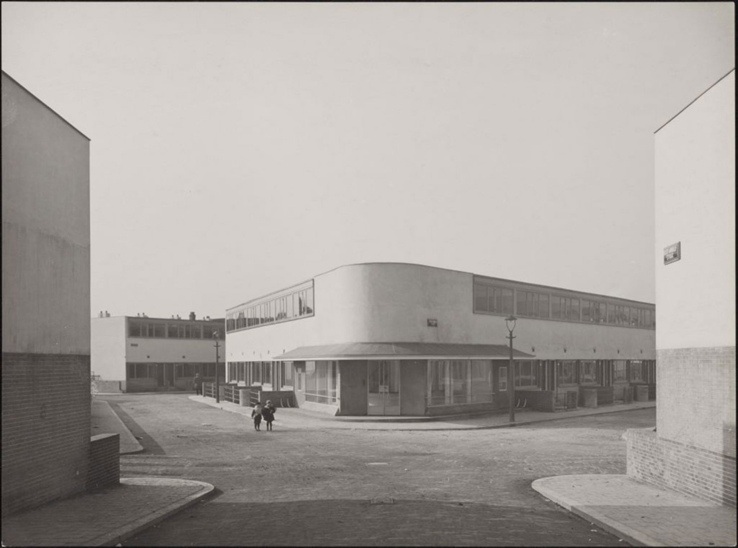 Kiefhoek neighborhood by Jacobus Johannes Pieter Oud. Photograph courtesy of Collectie Het Nieuwe Instituut, OUDJ ph336