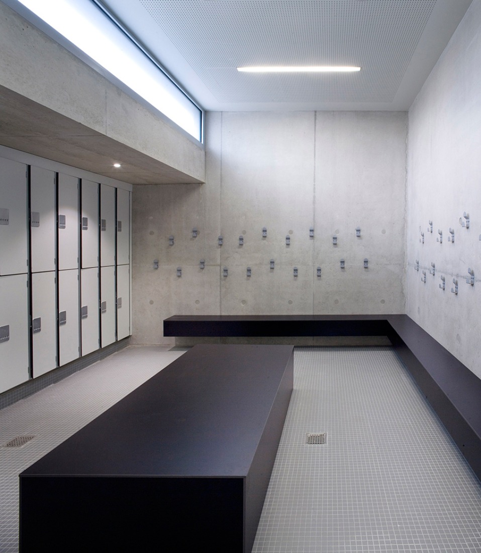 Changing rooms. Tournesol pool by URBANE KULTUR. Photograph © Jean-Baptiste Dorner.