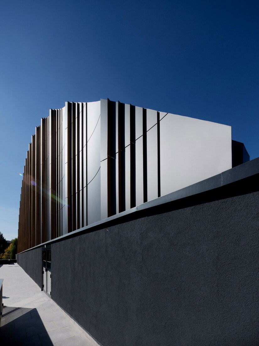 Piscina pública en Budapest por Plant-Atelier Péterkis Kft y Tecton Kft. Fotografía por Zsolt Batár