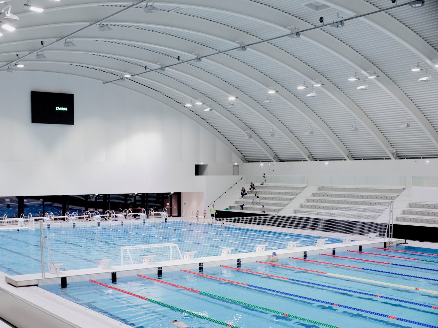 Piscina pública en Budapest por Plant-Atelier Péterkis Kft y Tecton Kft. Fotografía por Zsolt Batár