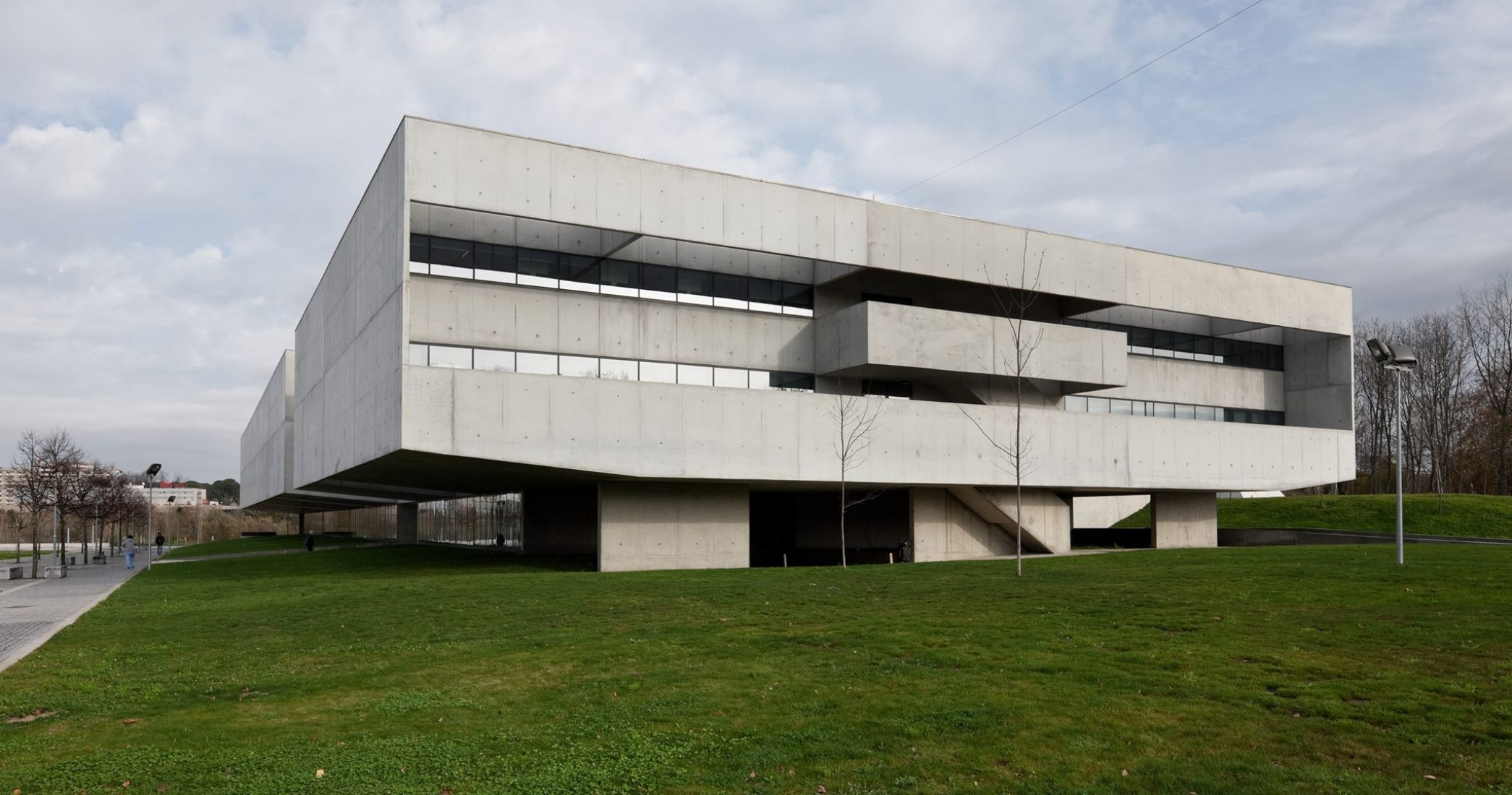 I3S, Instituto de Inovação e Investigação em Saúde, Porto Serôdio Furtado Associados (Isabel Furtado e João Pedro Serôdio). Fotografía por Luís Ferreira Alves