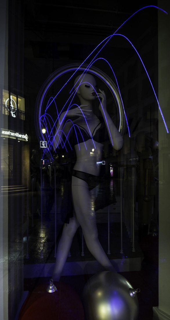 Showcase reflect. Preciados St Lighting by Sergio Sebastián. Photograph © Irene Ruiz