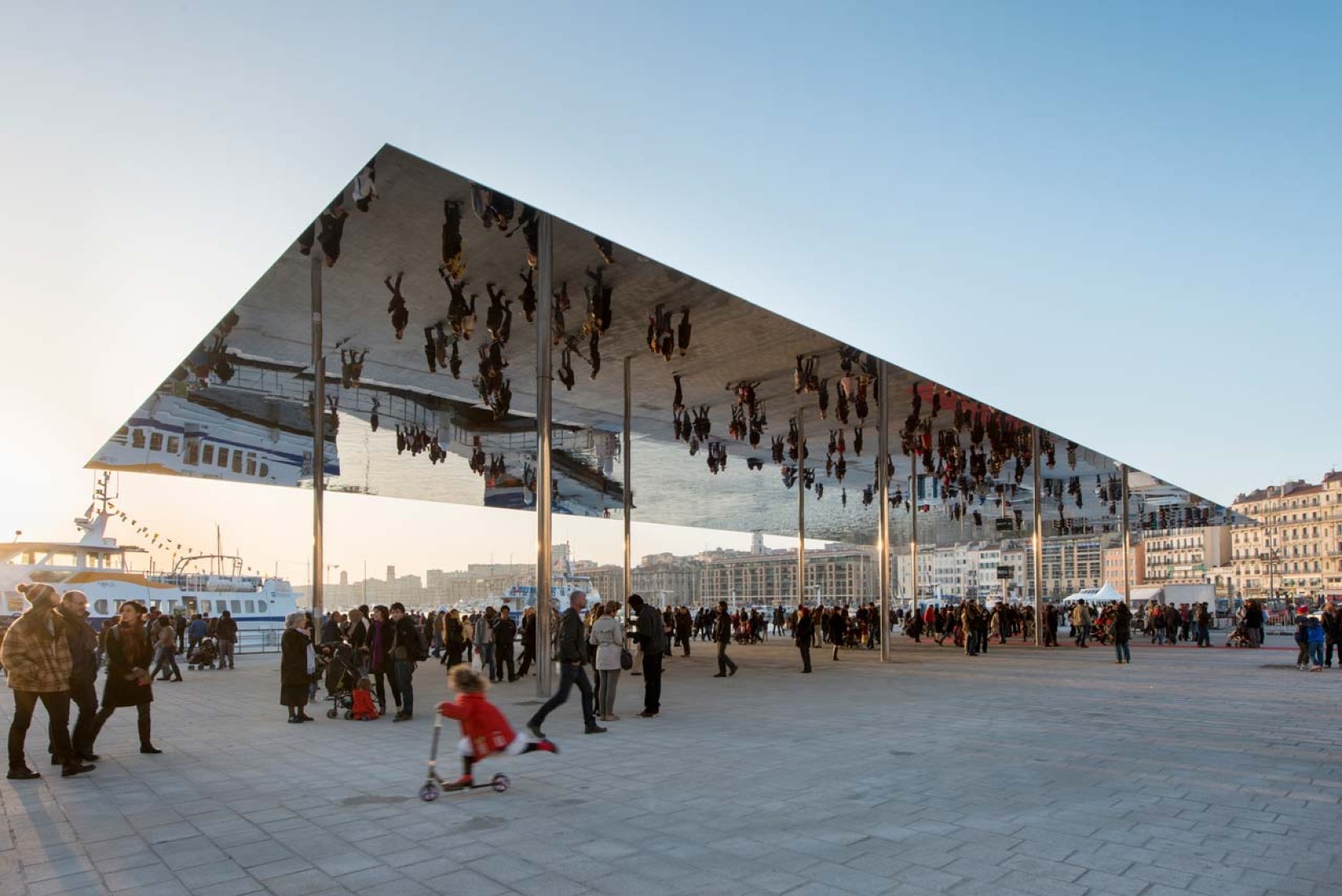 Premio 2014 Ex-Aequo. Marsella "Reforma del Puerto Viejo" por Michel Desvigne y Norman Robert Foster. Imagen cortesía de CCCB.
