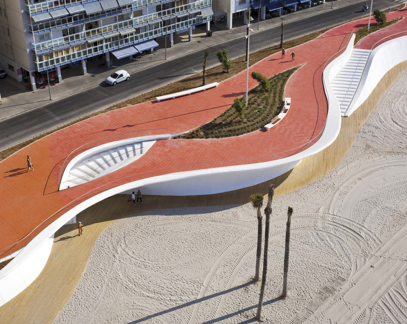 Premio de Arquitectura Española 2011. Paseo Maritimo de la playa de poniente en Benidorm. Arquitectos Carlos Ferrater Lambarri y Xavier Marti i Gali. Fotografía por Alejo Bagué