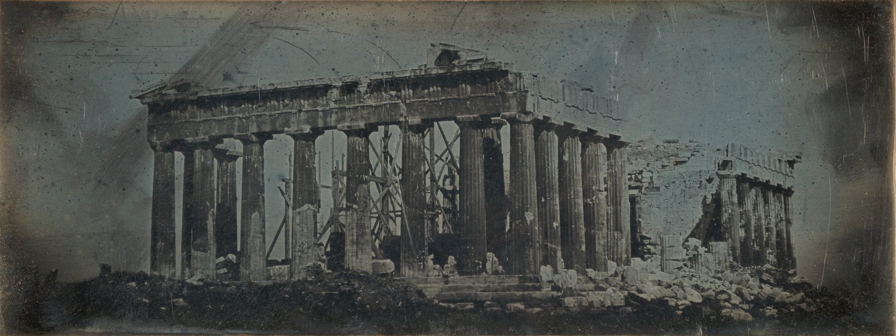 Lados norte y este del Partenón (1842). Foto de Joseph-Philibert Girault de Prangey.