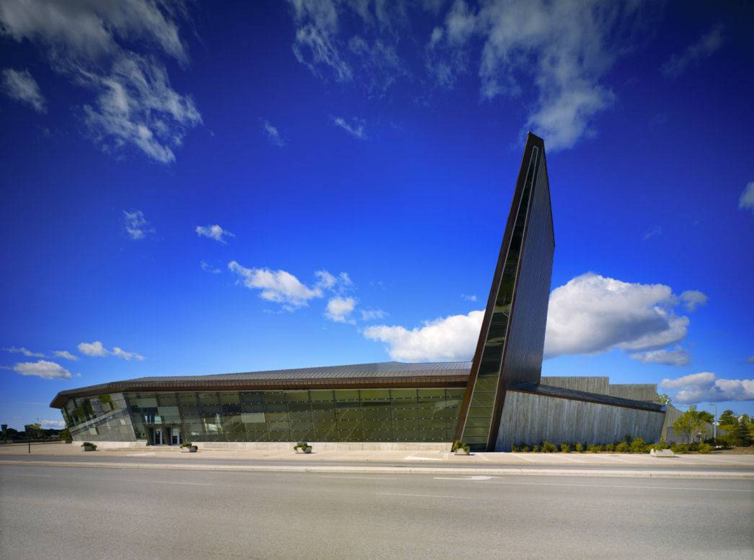 El Museo Canadiense de la Guerra, por el arquitecto Raymond Moriyama.