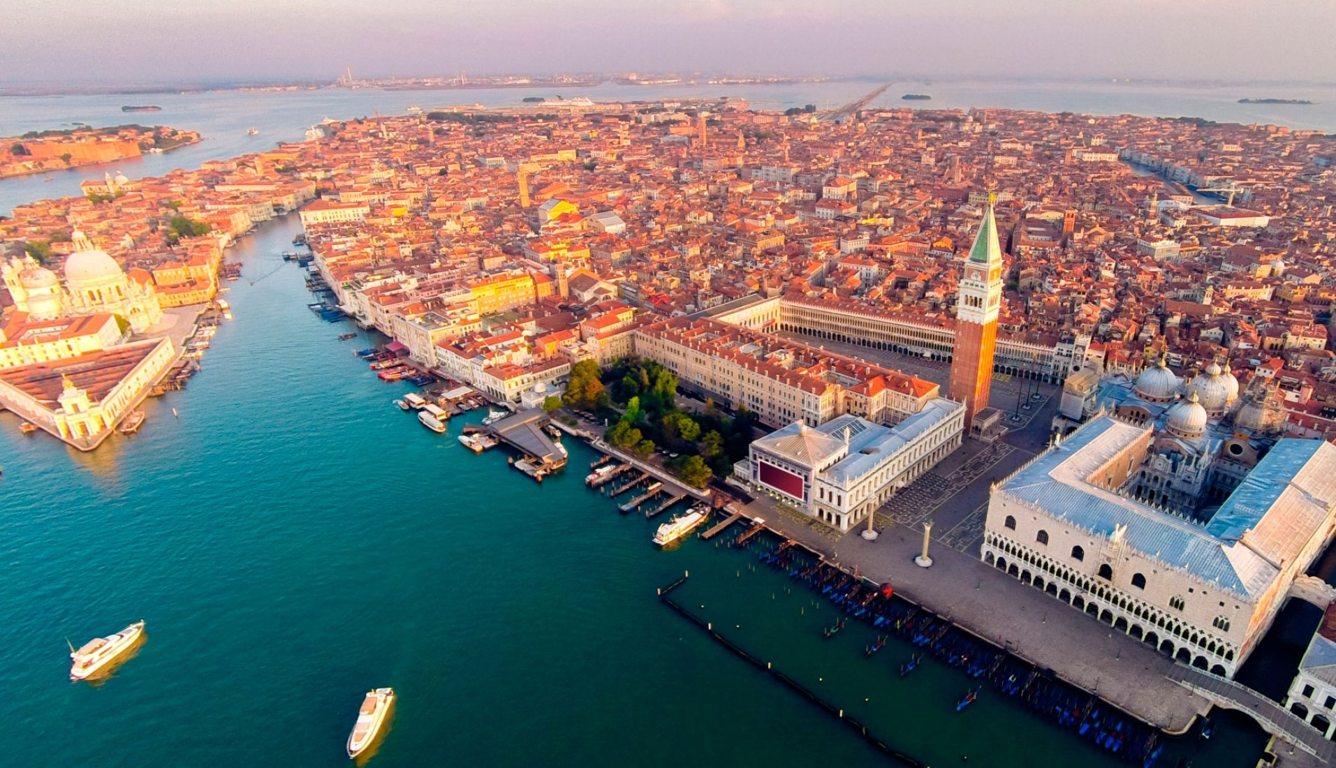 Renovación del histórico edificio Procuratie Vecchie en Venecia por David Chipperfield. Imagen cortesía de David Chipperfield Architects.