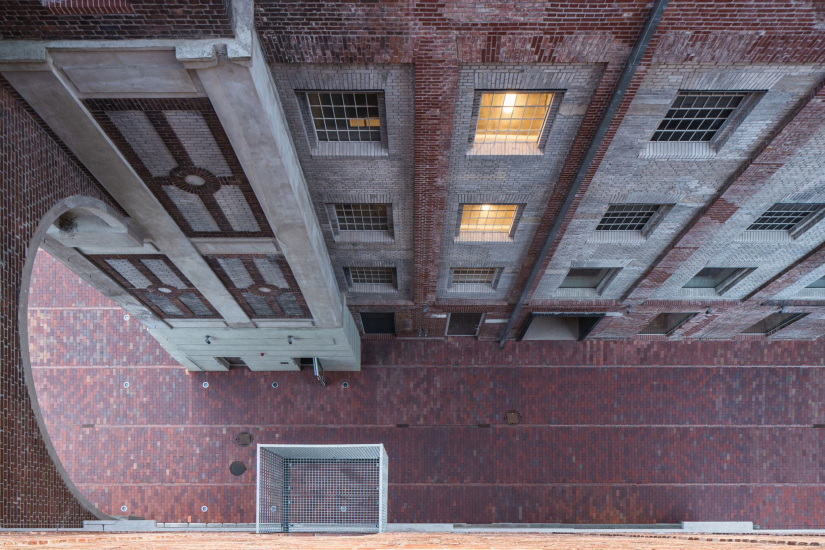 Renovación del silo de cereales Molinos Automáticos por Prokš Přikryl architekti. Fotografía por Petr Polák.