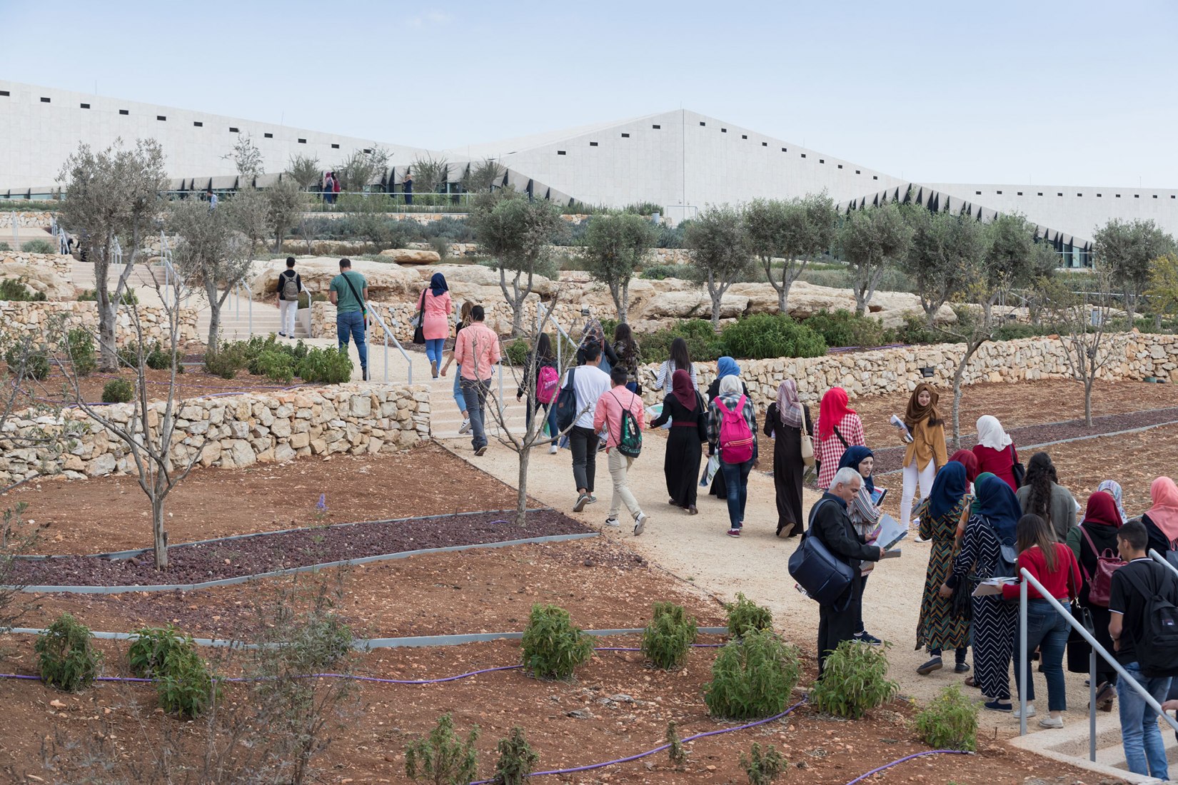 El Museo Palestino por Heneghan Peng Arquitects. Birzeit, Palestina. Fotografía © Iwan Baan. Imagen cortesía de Heneghan Peng Arquitects