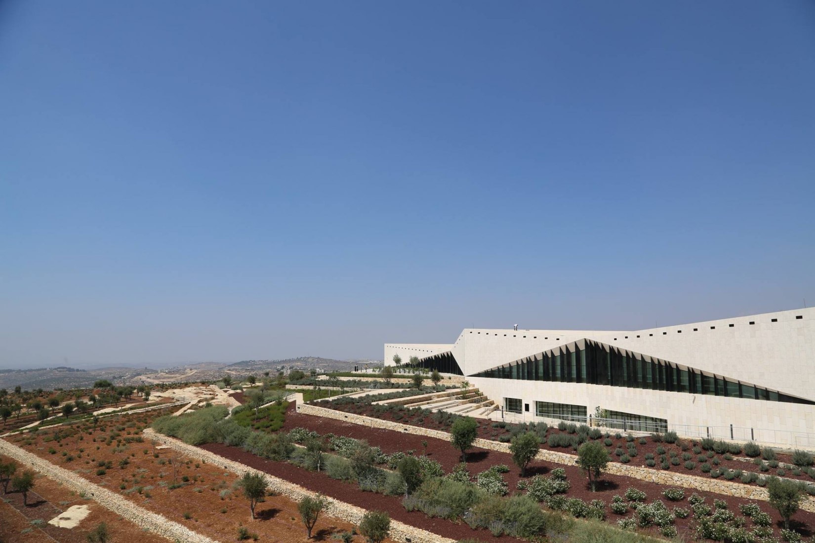 Vista exterior. El Museo Palestino por Heneghan Peng Arquitects. Birzeit, Palestina. Imagen cortesía de Heneghan Peng Arquitects