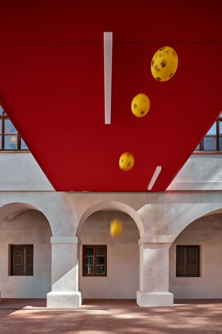 Elementary School Vřesovice. Reconstruction of Baroque Rectory by Public Atelier and FUUZE. Photograph by BoysPlayNice 