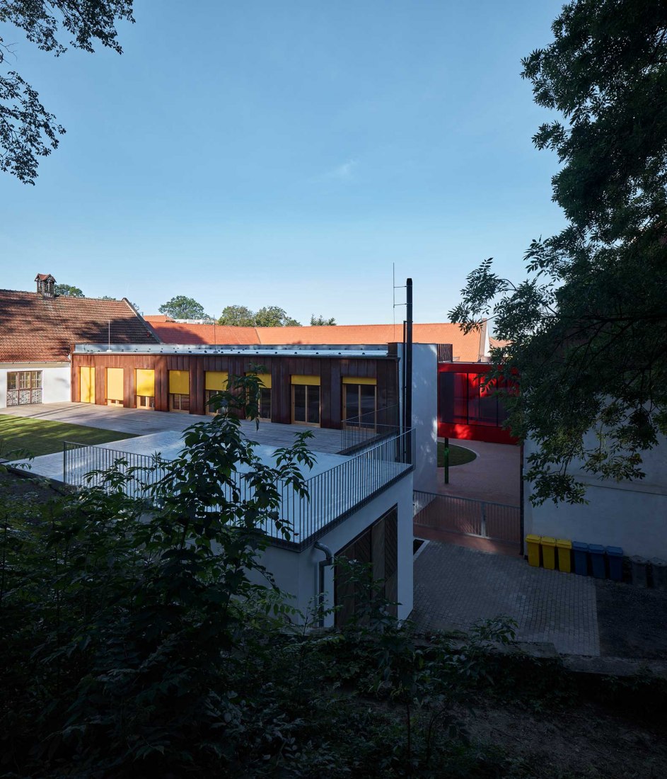 Elementary School Vřesovice. Reconstruction of Baroque Rectory by Public Atelier and FUUZE. Photograph by BoysPlayNice 